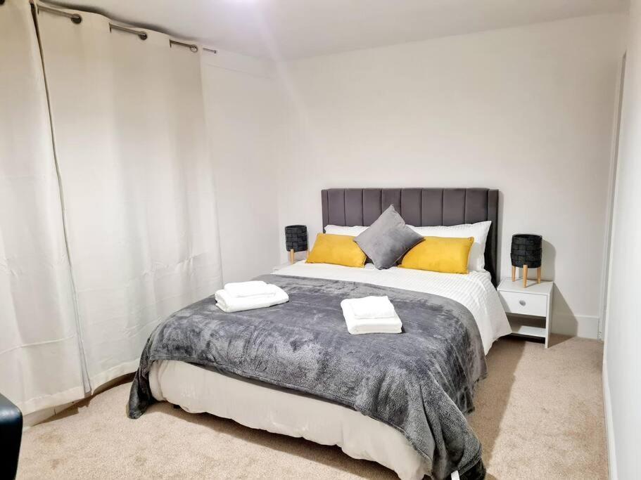 Cosy Luxurious 3 Bedroom House, Free Parking, Free Wifi, Private Garden, Free Netflix Havering 外观 照片
