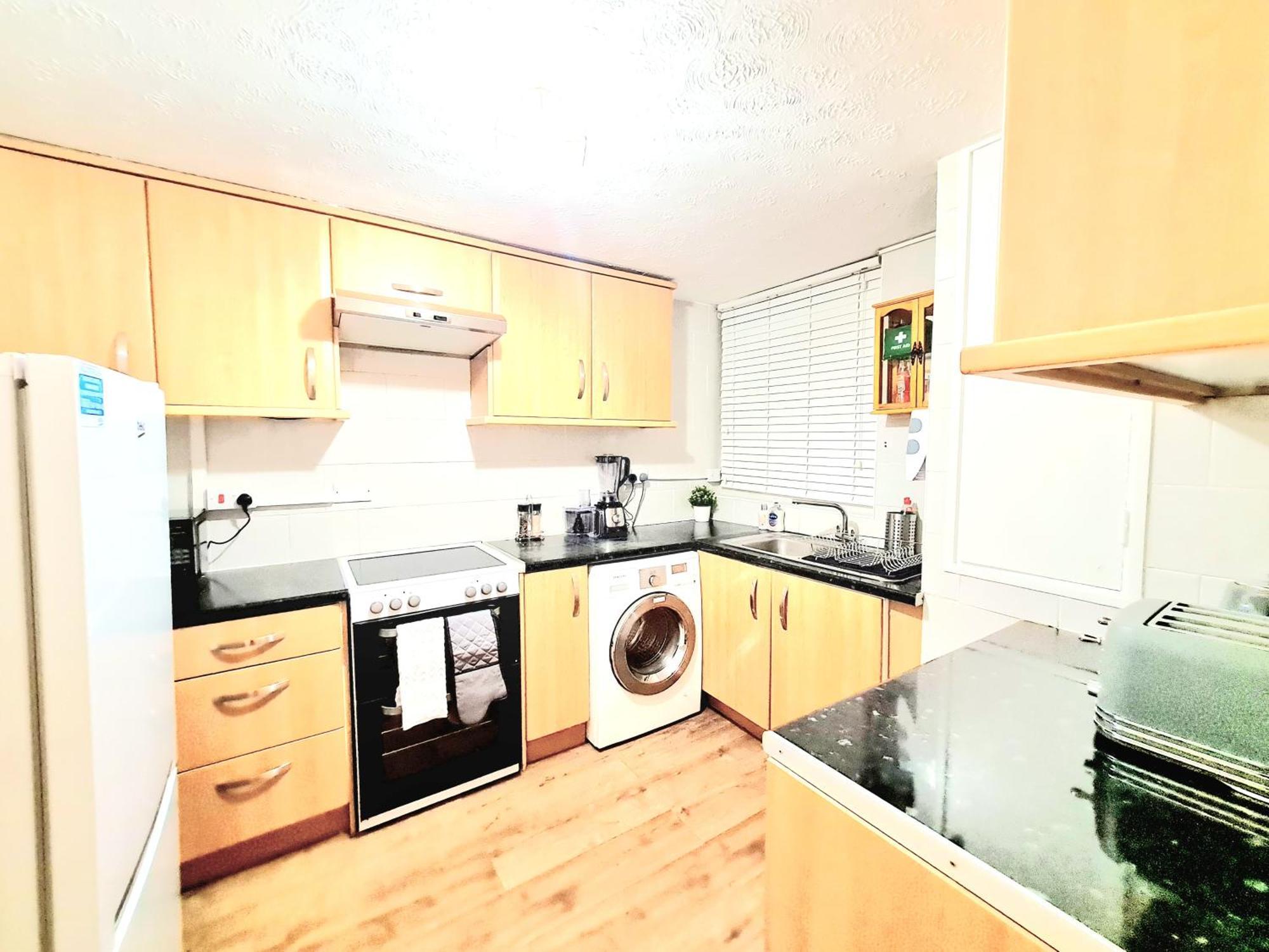 Cosy Luxurious 3 Bedroom House, Free Parking, Free Wifi, Private Garden, Free Netflix Havering 外观 照片