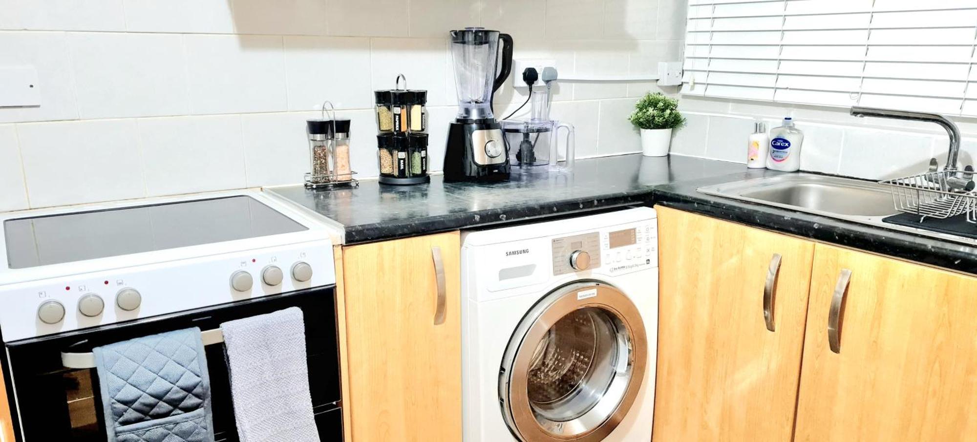 Cosy Luxurious 3 Bedroom House, Free Parking, Free Wifi, Private Garden, Free Netflix Havering 外观 照片